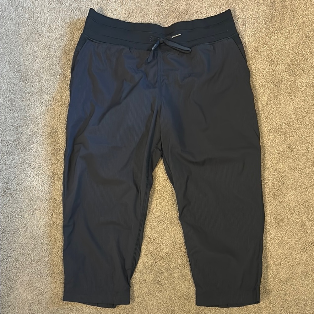 Women’s Cropped Lululemon Pants